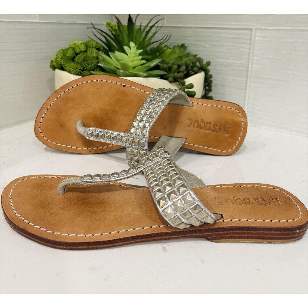 Vintage Mystique Y2K Silver Studded Leather Thong Flat Sandals Size 6